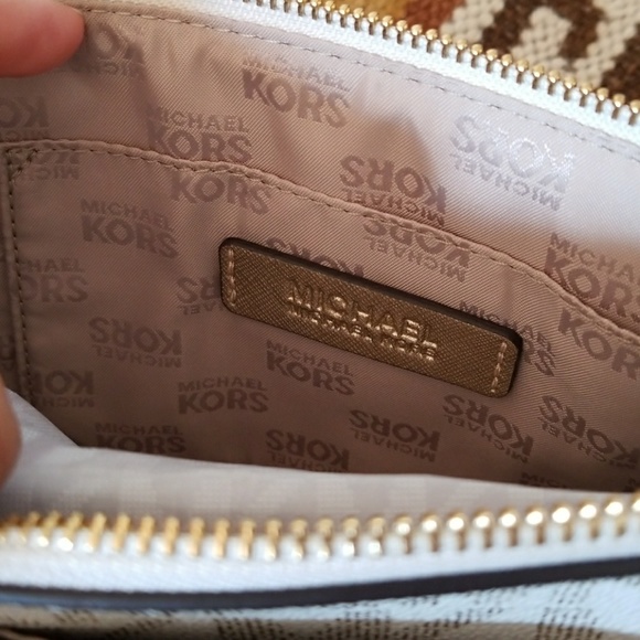 Michael Kors Jet Set Large Pocket Crossbody Bag - Picture 6 of 8